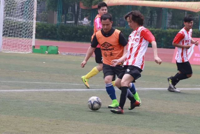 周琦缺阵首钢轻取福建 高诗岩16+12山东胜广州